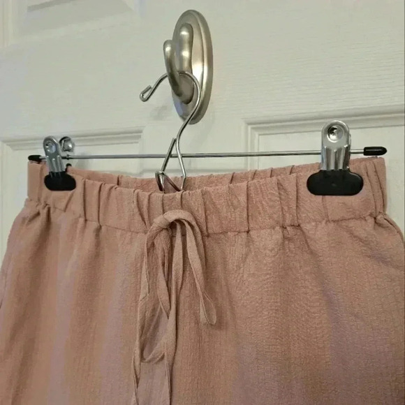 ❤️ Shein Tan Coloured Lightweight  Seersucker Shorts - Picture 2 of 8